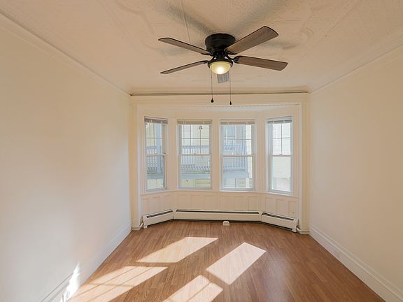 Freshly painted, and new ceiling fan