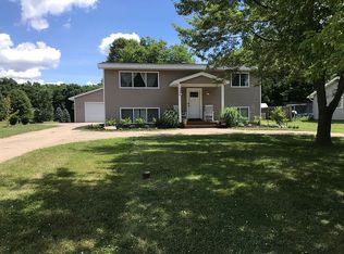 9498 Waite Dr, Fenton, MI 48430