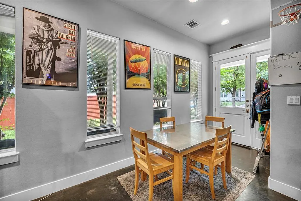 6 bed, 3.0 bath, 2396 sqft, $6,600 — Photo 1