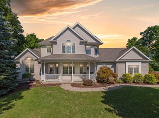 1570 Agnes Glen Cir, Dewitt, MI 48820