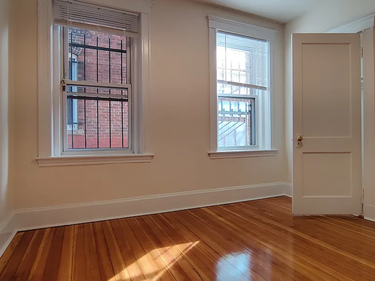 15 Barrows St #1 — Photo 6
