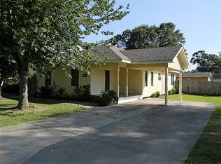 211 9th Ave, Nederland, TX 77627