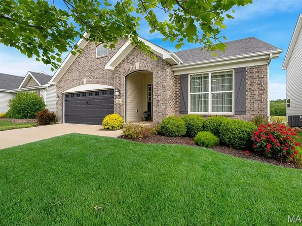 529 Winding Bluffs Dr, Fenton, MO 63026