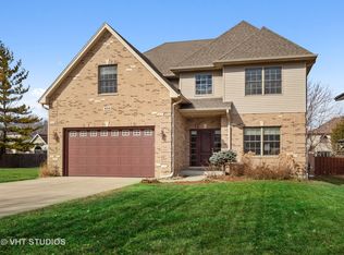 934 E Crest Ave, Addison, IL 60101