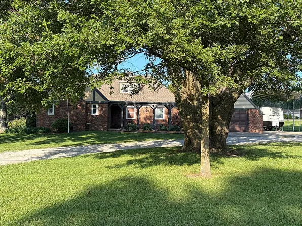 915 215th St #815, Fort Scott, KS 66701