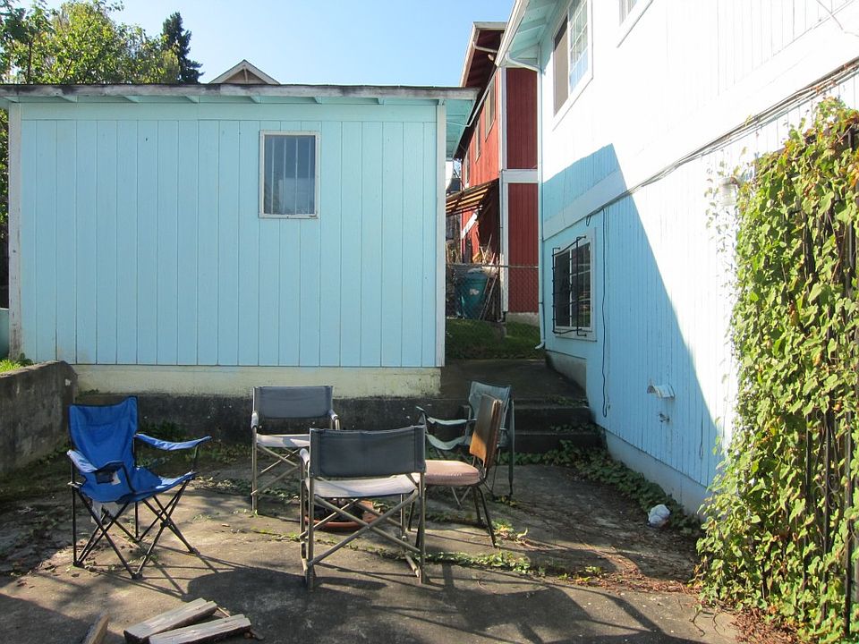 2nd image of 1915 S Waite St