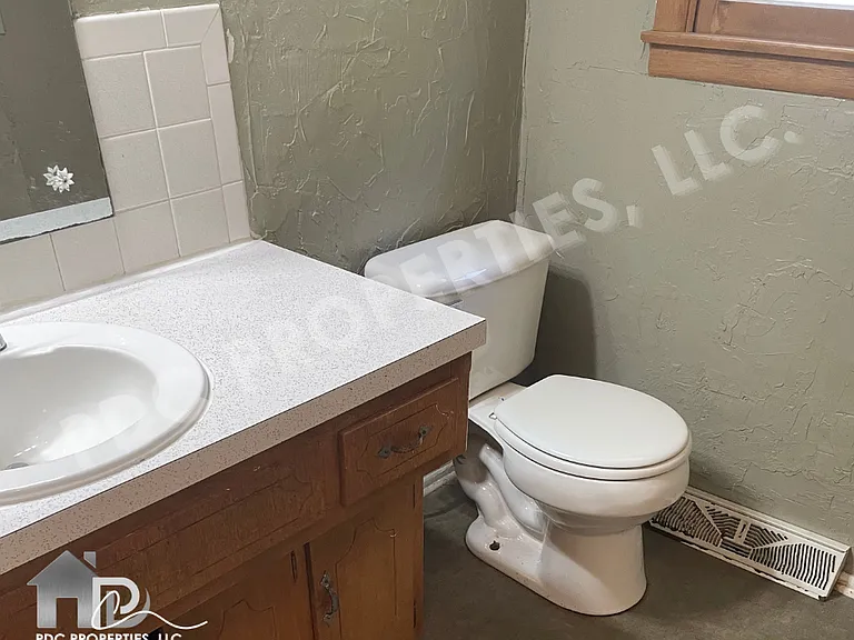 832 S Luster Ave — Photo 9