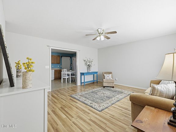 5th image of 304 Kaitlyn Way