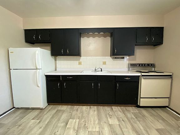 2nd image of 419-423 N Russell St #421