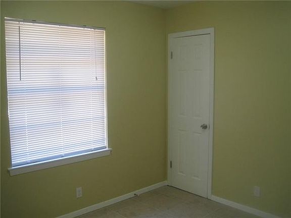 5th image of 247 Woodmont Dr