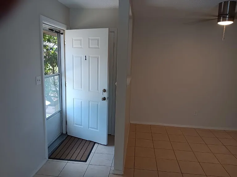 1612 Green Briar Pkwy #1 — Photo 12