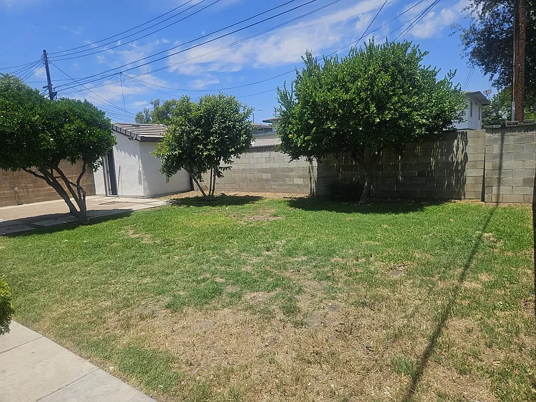 Fowler Ave — Photo 10