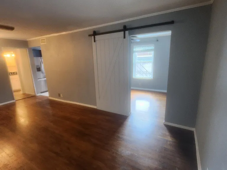 5042 N Hall St — Photo 32