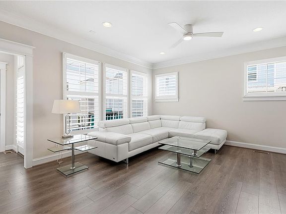 4th image of 336 30th St