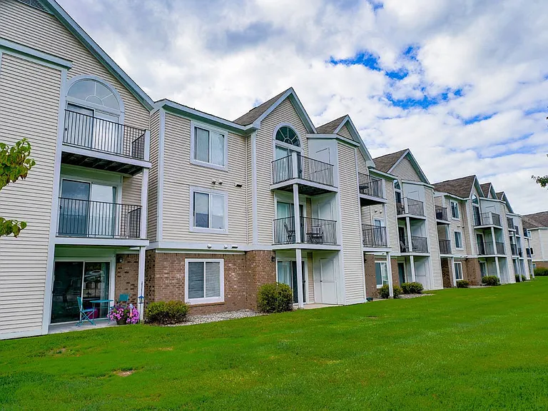 Orchard Lakes Apartments — Photo 41