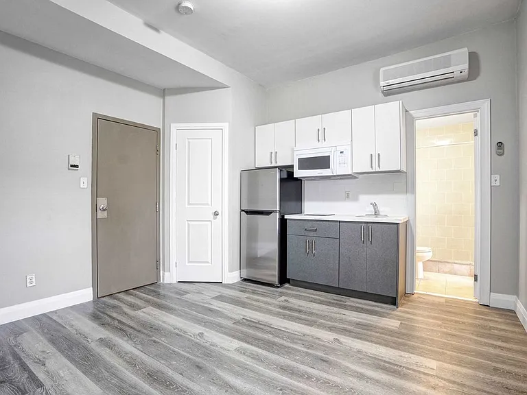 66 King St W #201 — Photo 3