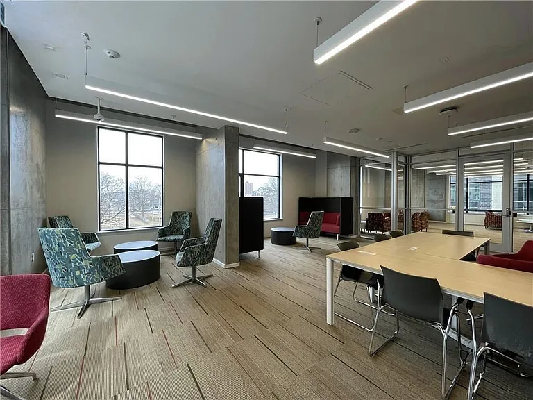 105 Champagne Ave S — Photo 15