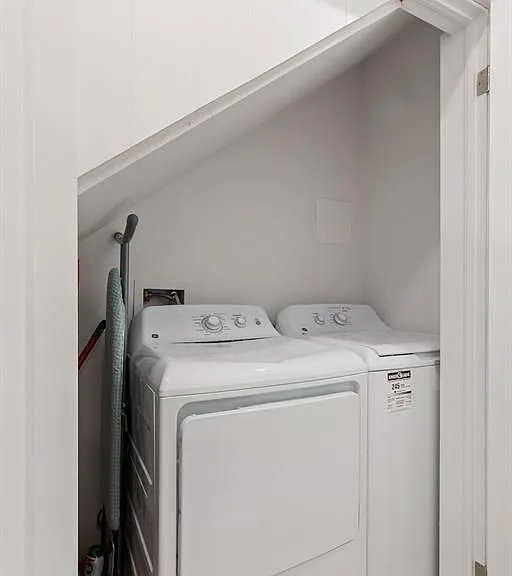 16 Minto St #2 — Photo 33