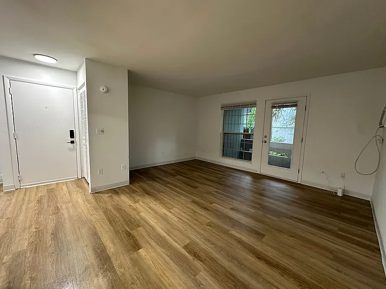 University Park Apartments near Cornell University — Photo 246