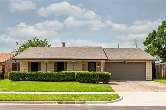 1st image of 702 Irish Glen Dr