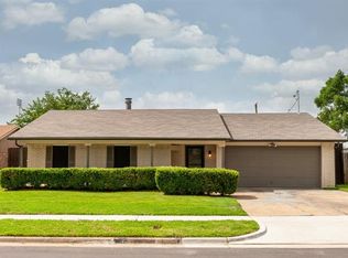 702 Irish Glen Dr, Arlington, TX 76014