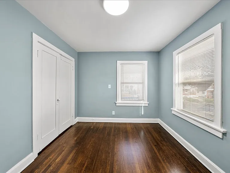 1311 E 62nd St — Photo 26
