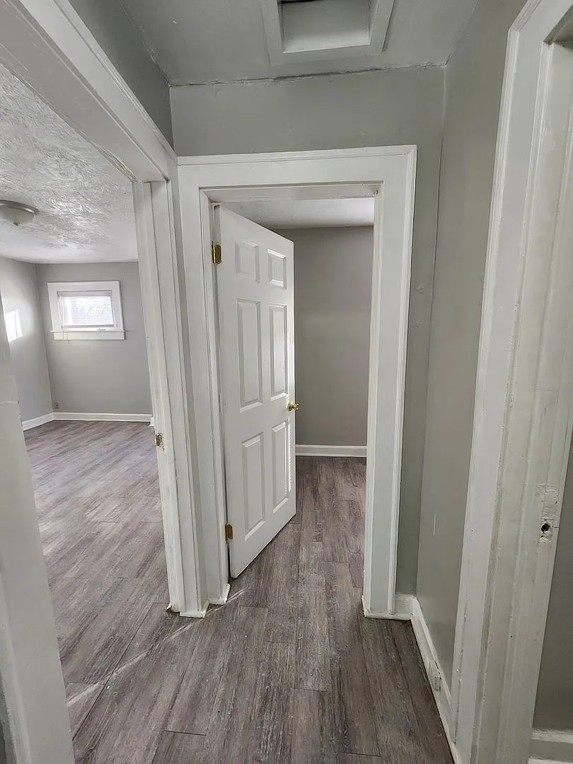 Westside 2 Bedroom Duplex Located Near Harding And 21st Street ( 1/2 Half Off 2nd Month Rent ) — Photo 4
