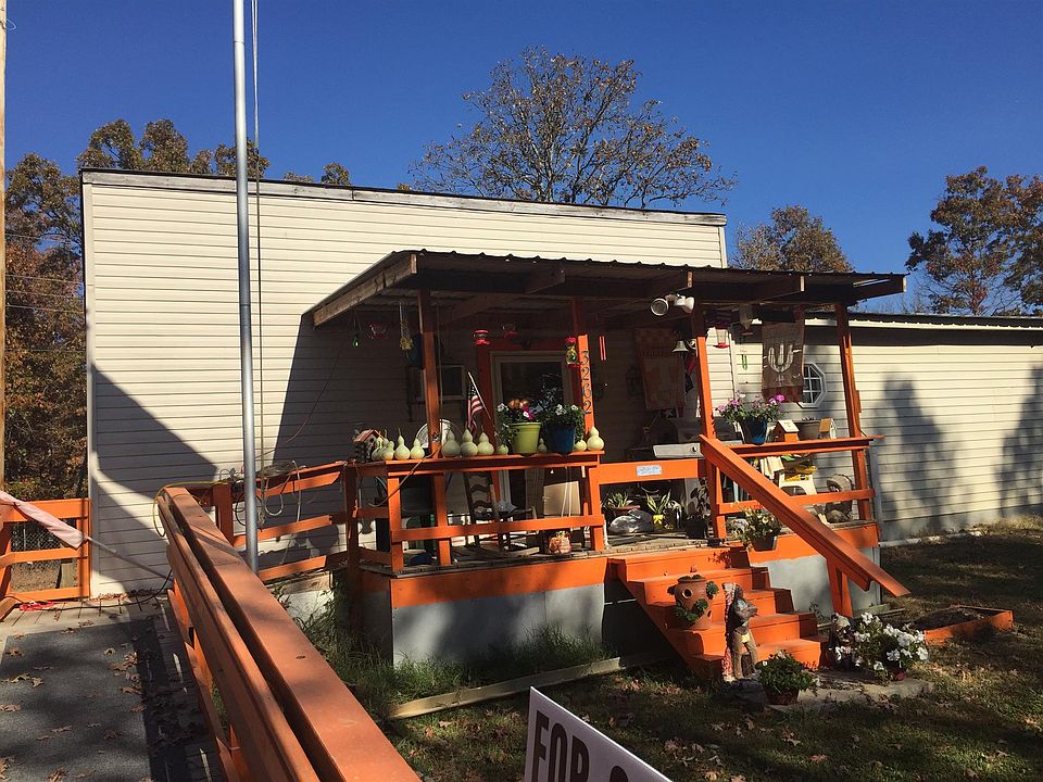 2nd image of 3262 Tower Rd