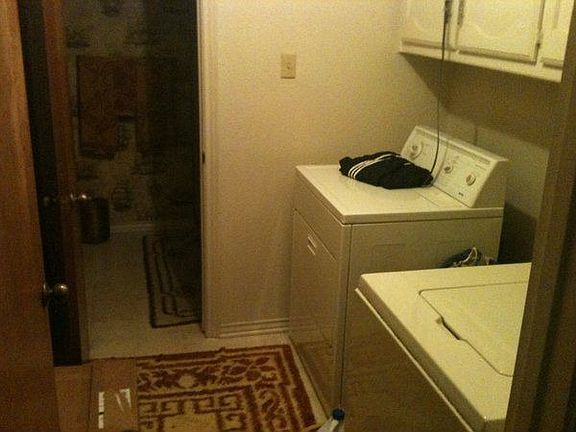 4th image of 902 S Greenstone Ln