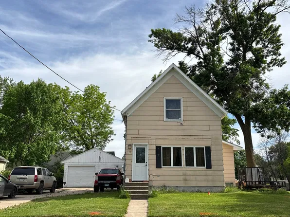 40 3rd St NE, Madelia, MN 56062