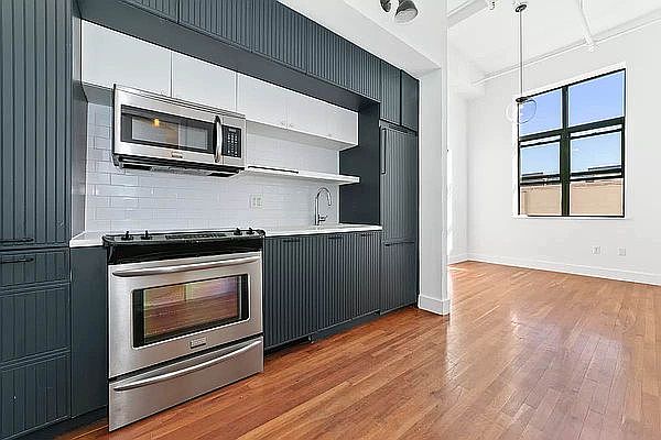 1st image of 160 Bainbridge St #409