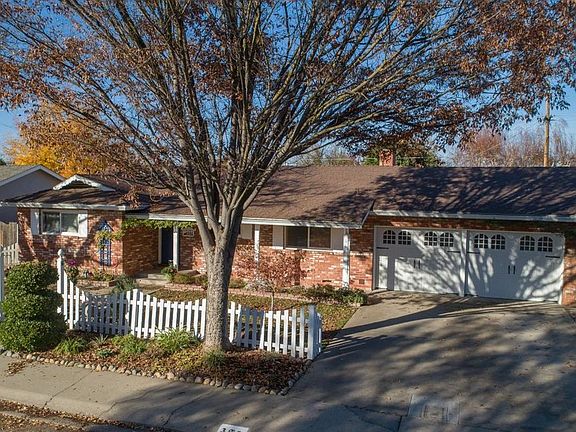 3rd image of 392 Birchwood Ct