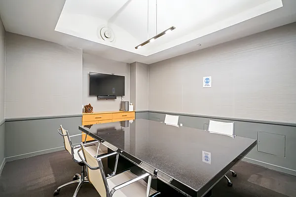 Sold by Mdrn Residential | media 15