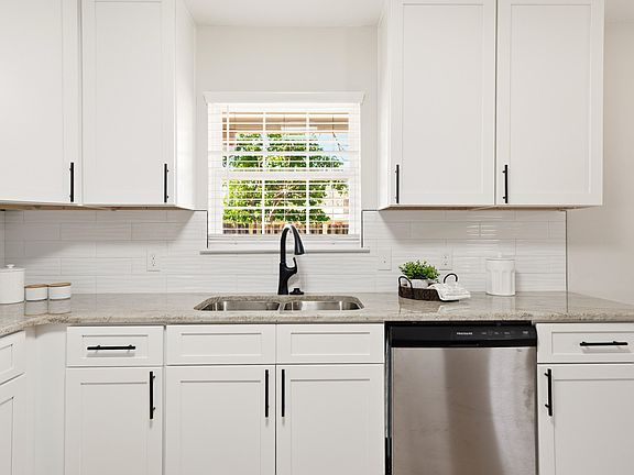 4th image of 268 Briarwood Cir