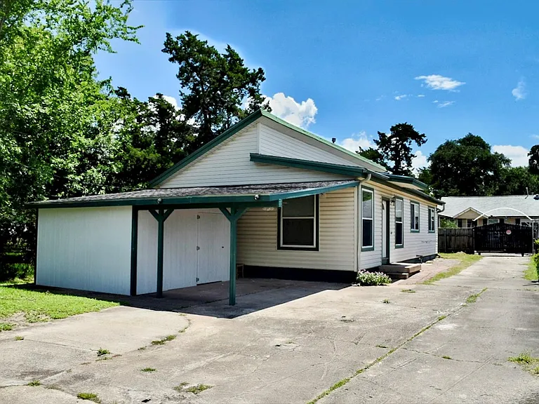 2324 Peppermill Rd — Photo 2