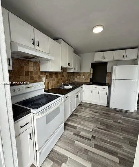 1532 SW 5th Pl #A1 — Photo 1