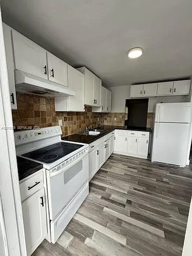 1532 SW 5th Pl Photo 1