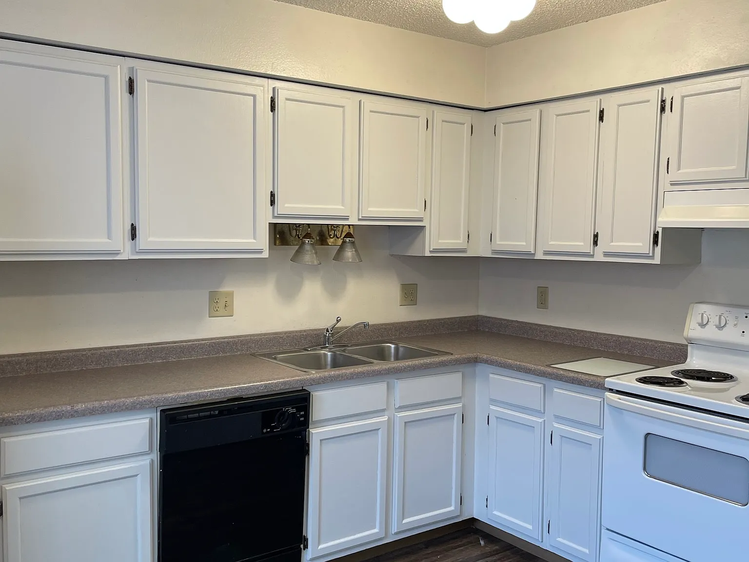 3 bed, $1,619 — Photo 2