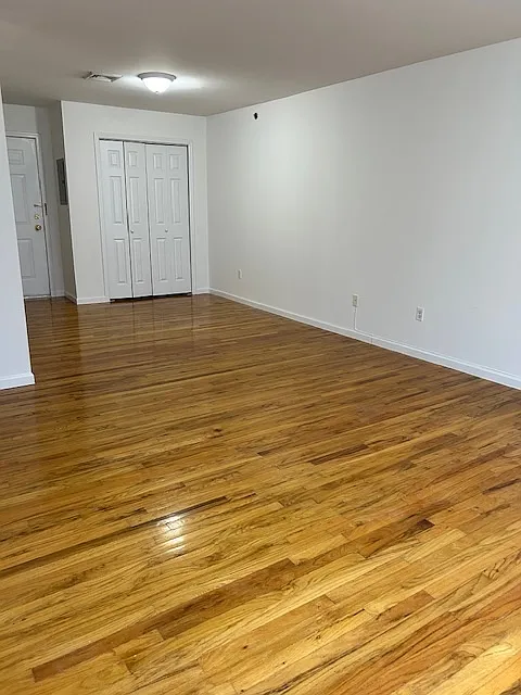 living room/dining room - 514 26th St #4D