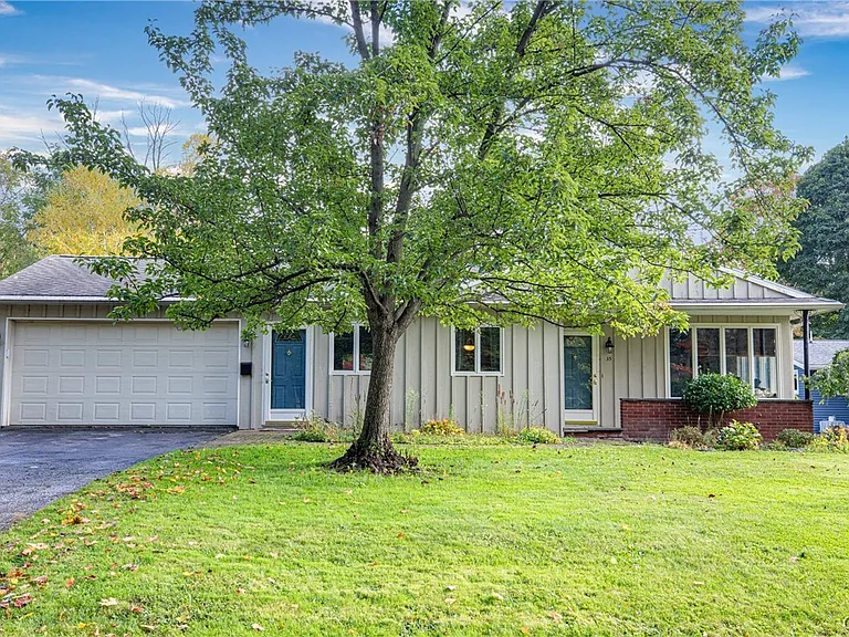 35 Lakeview Cir — Photo 1