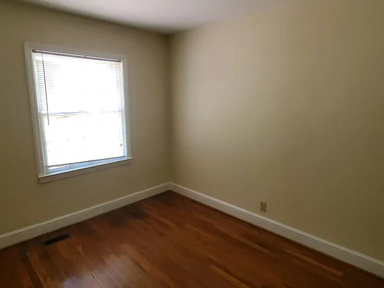 1418 Seminole Dr — Photo 3