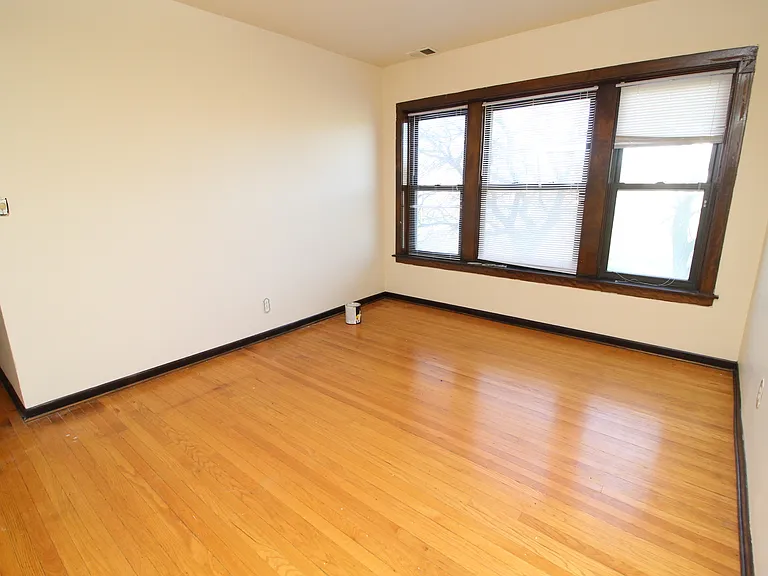 1728 W Juneway Ter #2E — Photo 3