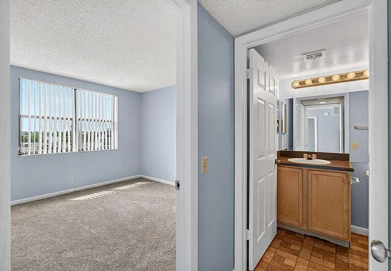 724 Executive Center Dr #31 — Photo 8
