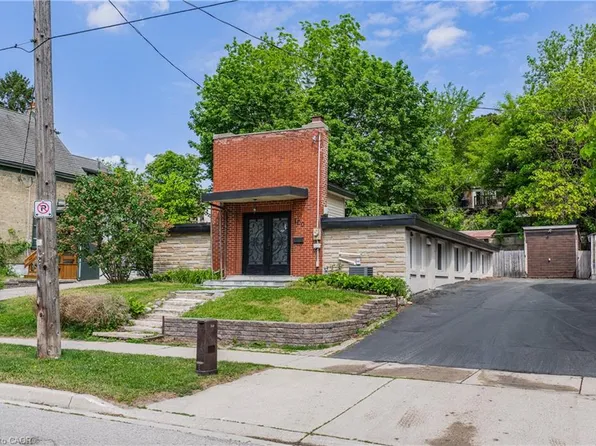 100 Mansion St, Kitchener, ON N2H 2J9
