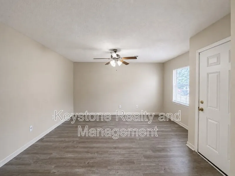 2 bed, 1.0 bath, 850 sqft, $725 — Photo 3