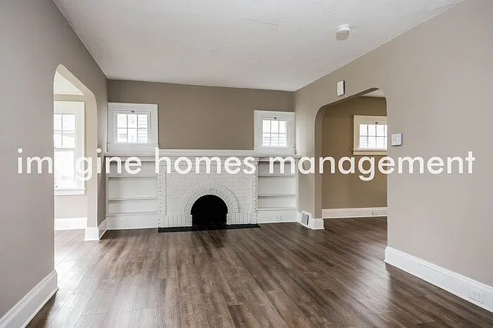 3 bed, 1.0 bath, 1372 sqft, $2,195 — Photo 3