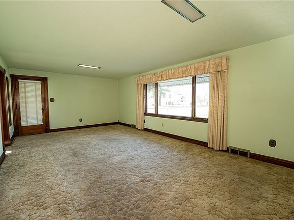 3rd image of 430 E Main Street