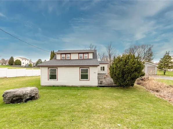 8241 E Seneca Tpke, Manlius, NY 13104