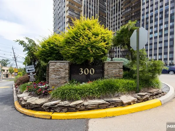 300 Winston Dr APT 1418, Cliffside Park, NJ 07010