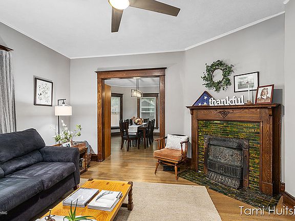 5th image of 1048 Bates St SE